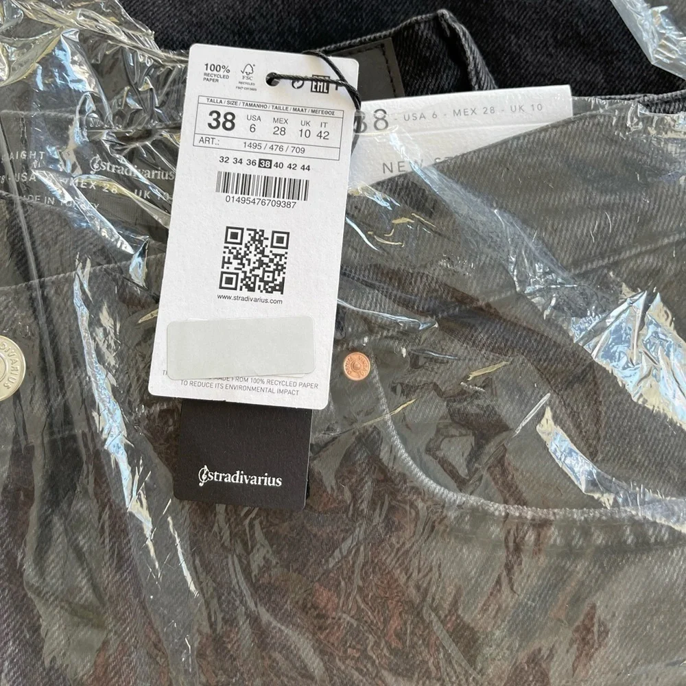 Stradivarius Uneven Waist Dad Jeans - US 6